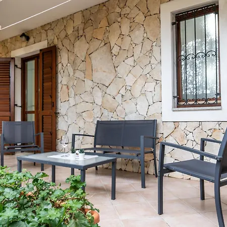 Apartment Casa Matilda Villasimius, 7 Posti, 3 Stanze, Doppio Giardino *